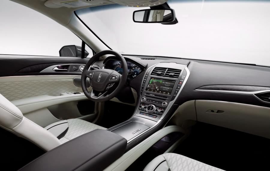 Интерьер Lincoln MKZ 2016 года  (фото 10 из 10)